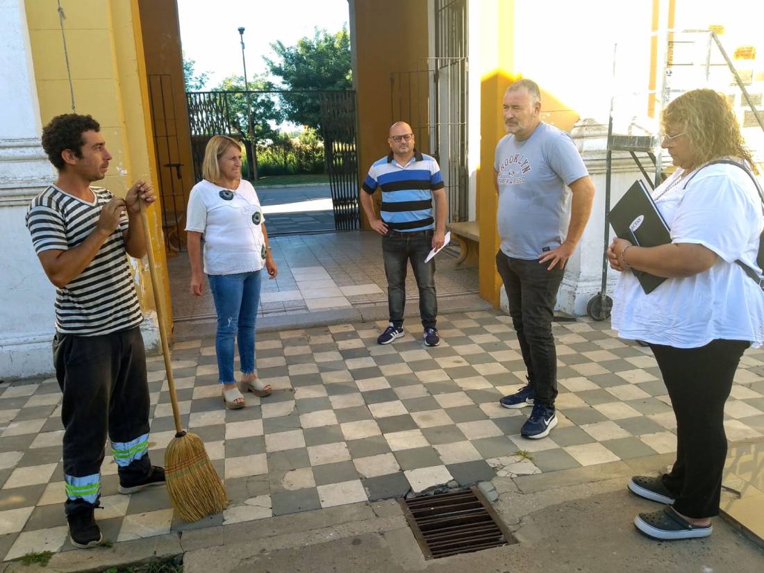 Poletti en el cementerio