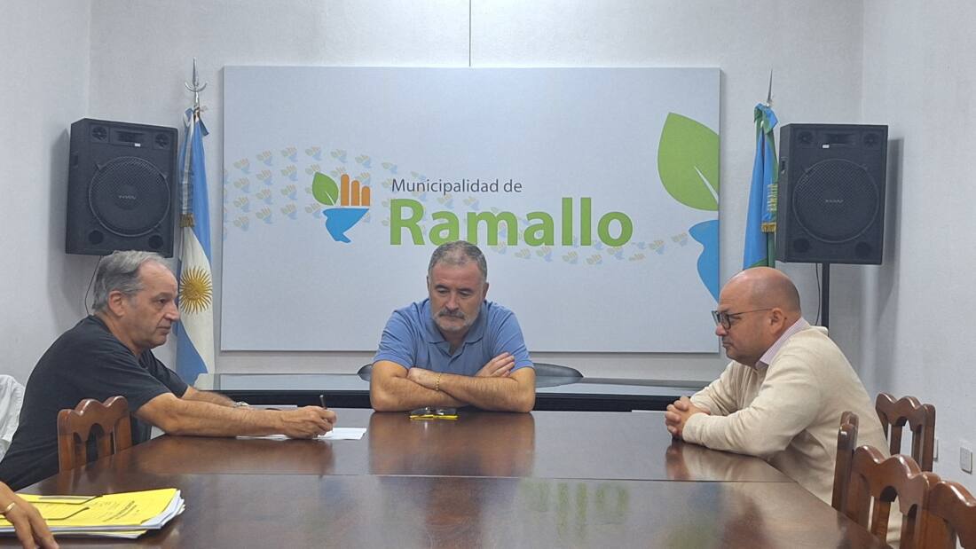 Martin con funcionarios