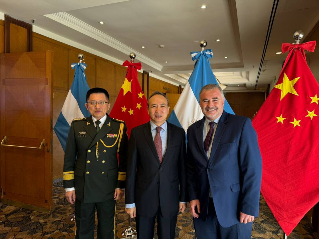 El Intendente de Ramallo, Mauro Poletti en la embajada China.