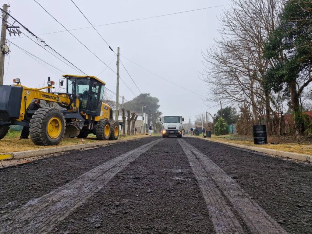La obra de asfaltado en Ramallo alcanza siete cuadras. 