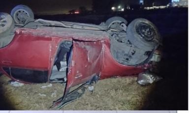 Toyota Corolla que volcó en la Ruta 9 a la altura del kilómetro 205.