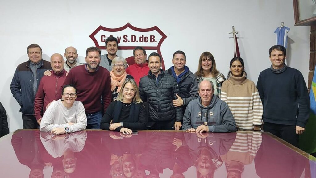 La nueva comisión directiva, presidida por Guadalupe Poggi.