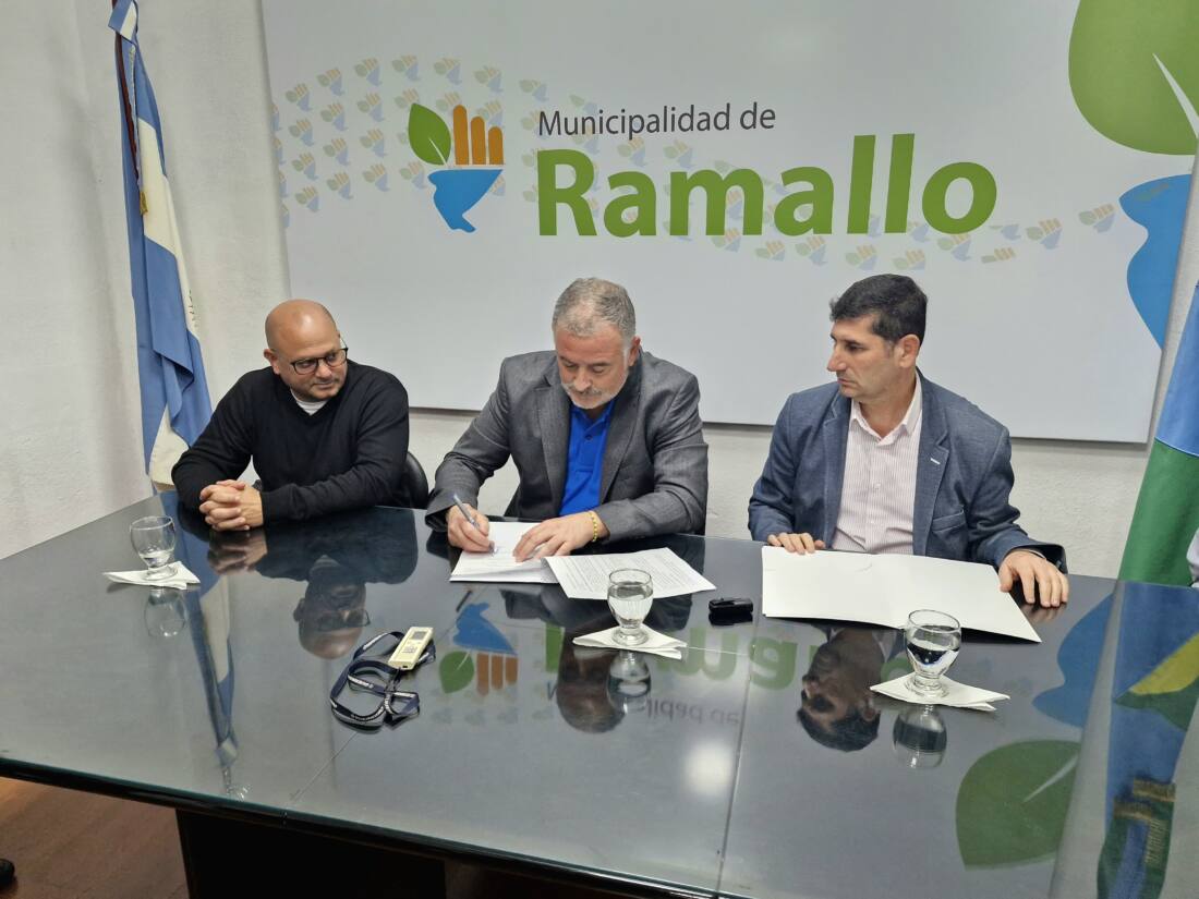 El intendente Mauro Poletti firmó un convenio con el Vicepresidente de ABSA, Fernando Coronel.