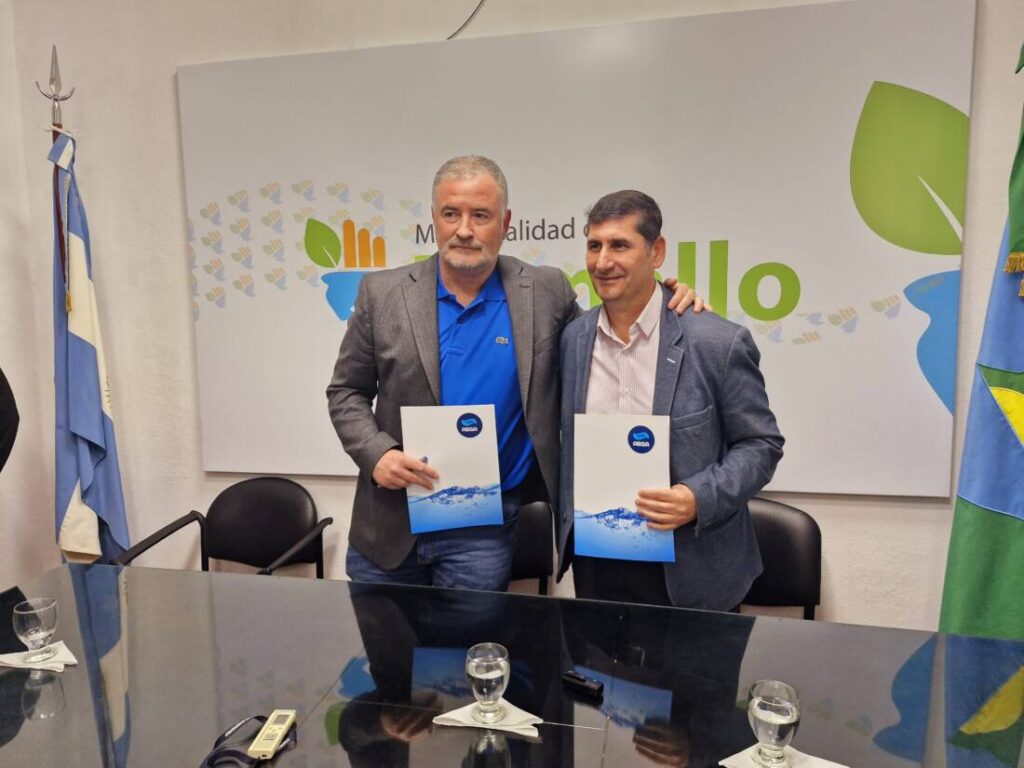 El intendente Mauro Poletti firmó un convenio con el Vicepresidente de ABSA, Fernando Coronel.