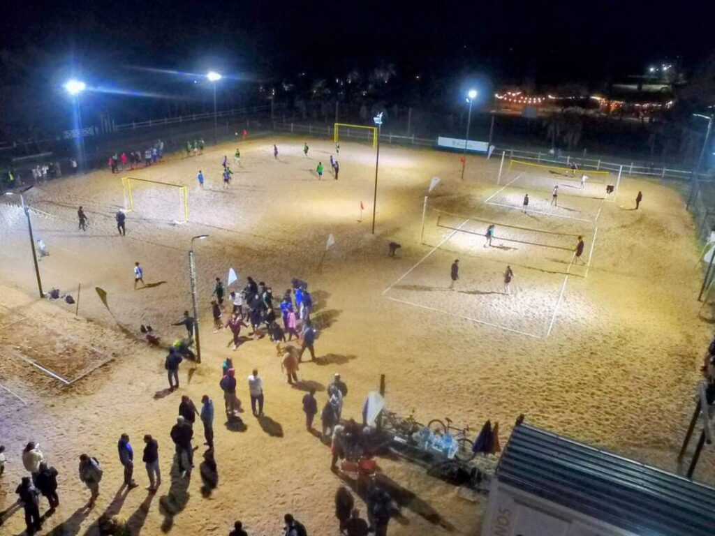 El Complejo Deportivo en Arena fue iluminado y ahora podrá ser utilizado durante la noche.