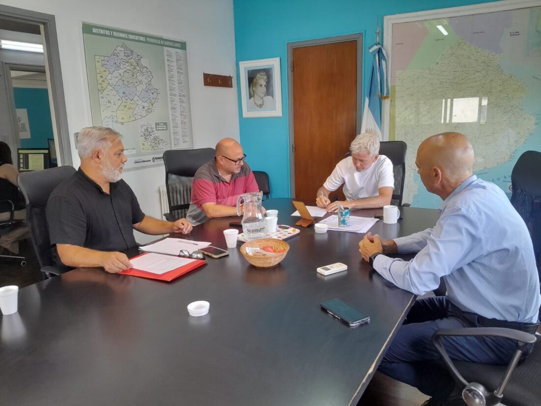 reunion mobiliario escuelas